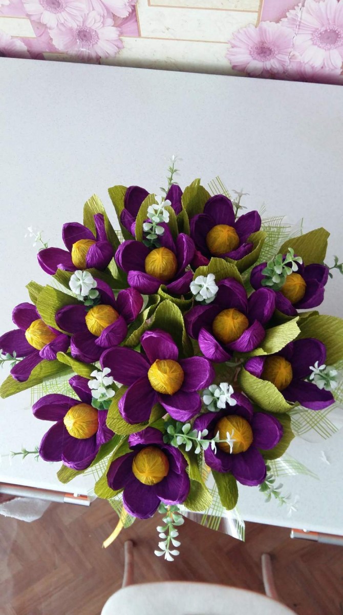 Букет цветов со сладостями