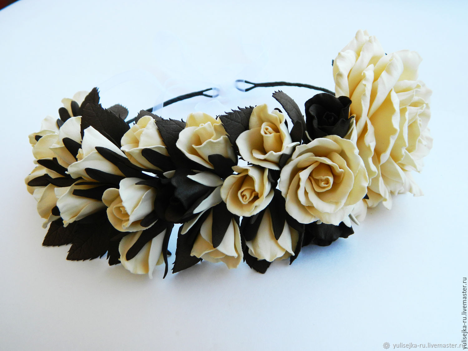 Заколка с цветком: модели из фоамирана, для волос, из ткани, канзаши и в виде цветочка