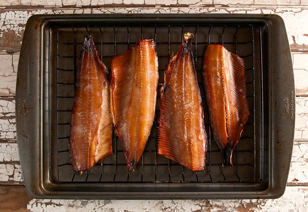 Рыба горячего копчения в походных условиях – кулинарный рецепт