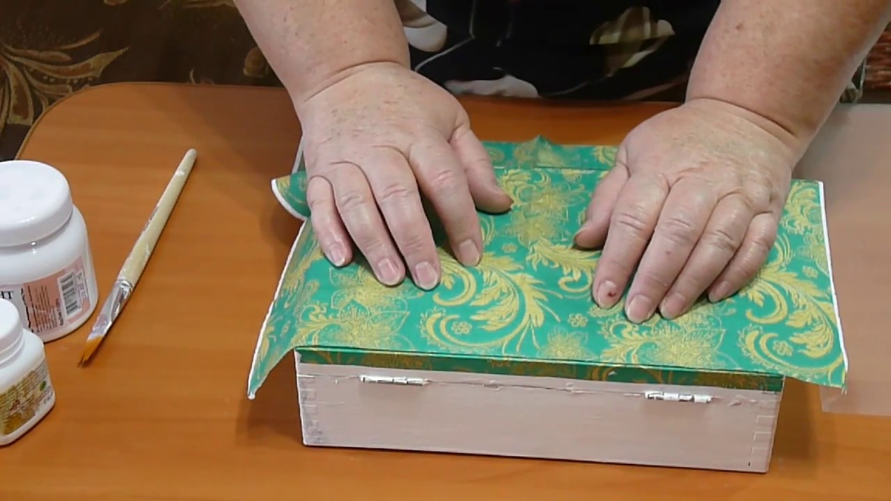 Декупаж картонной коробки (или из-под обуви) салфетками и тканью своими руками
