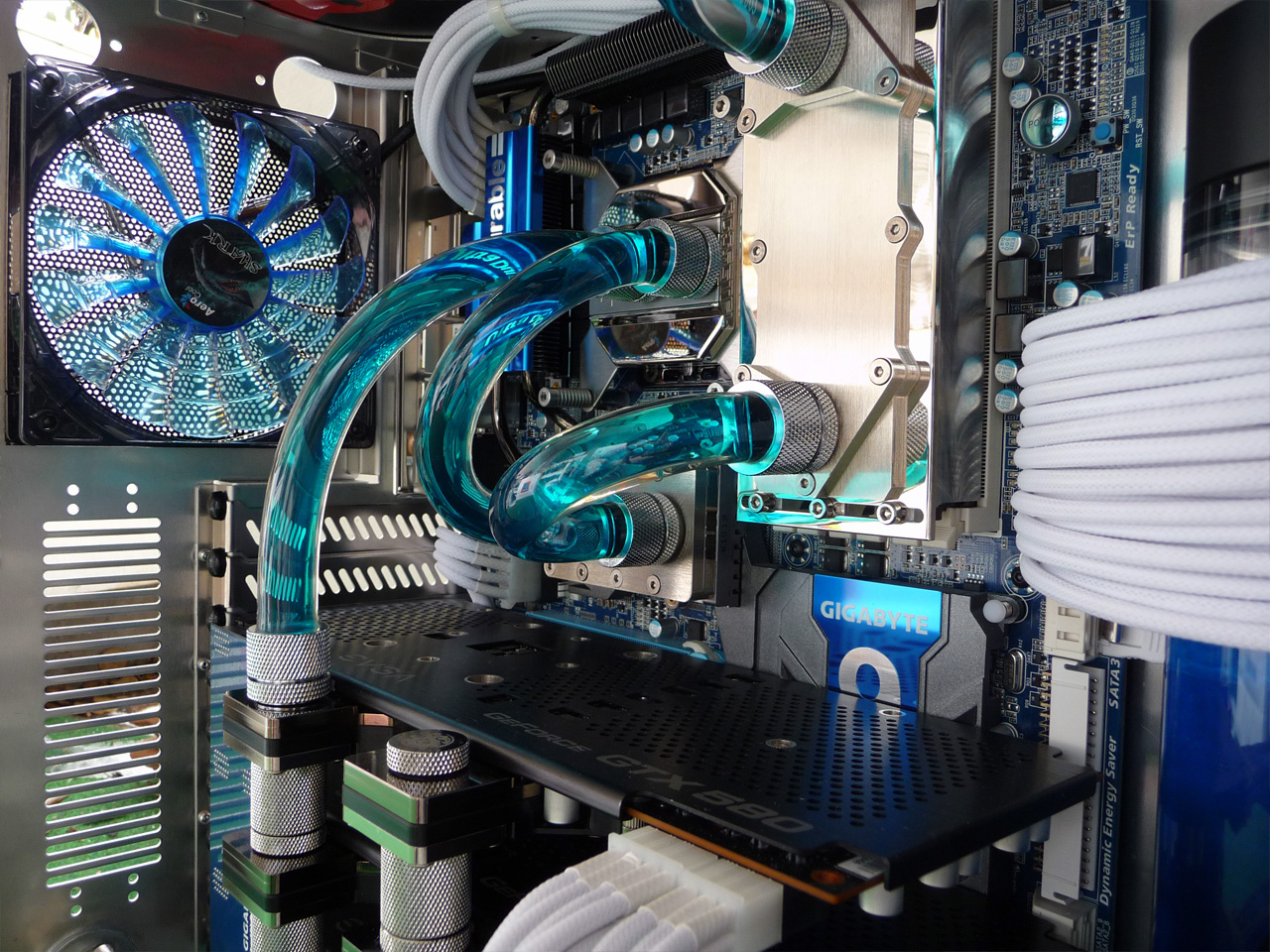 На сво есть связь. MSI 360 Water Cooling. Жидкостная система охлаждения Hydro 360. Кастомная система жидкостного охлаждения. GEFORCE 4080 Liquid Cooling.