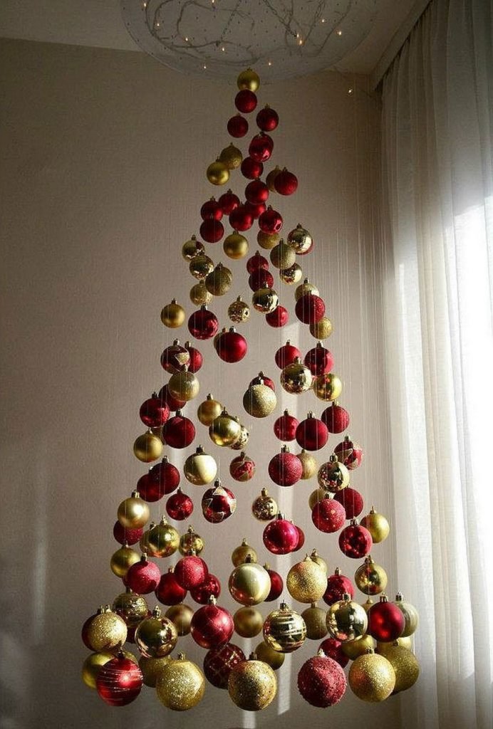 Новогодняя елка на стене -10 креативных вариантов украшения