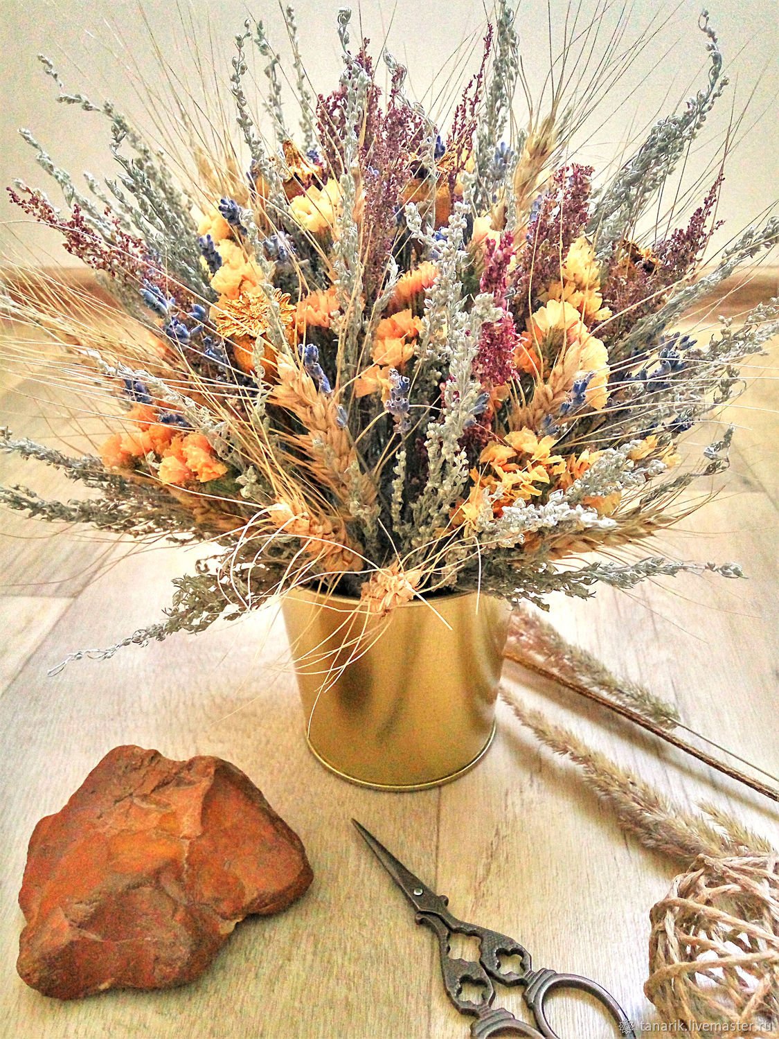 Картины из сухоцветов своими руками. картина «дама с букетом» из сухоцветов. аппликация из осенних листьев