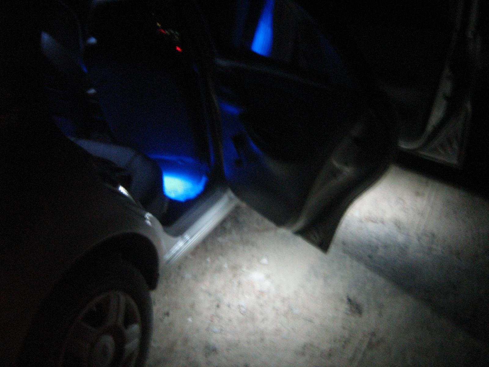 Подсветка дверей авто с логотипом – хотите диковинку?