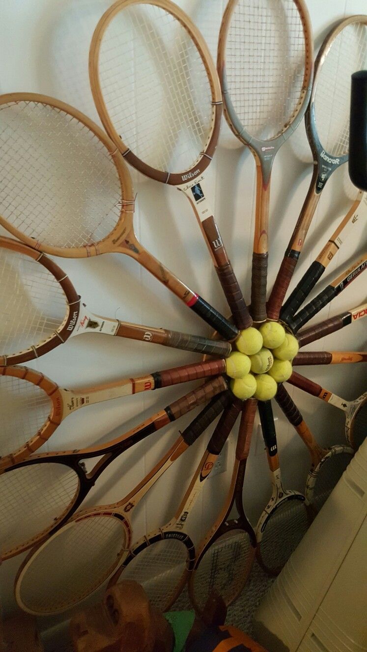Оригинальное панно из теннисной ракетки
