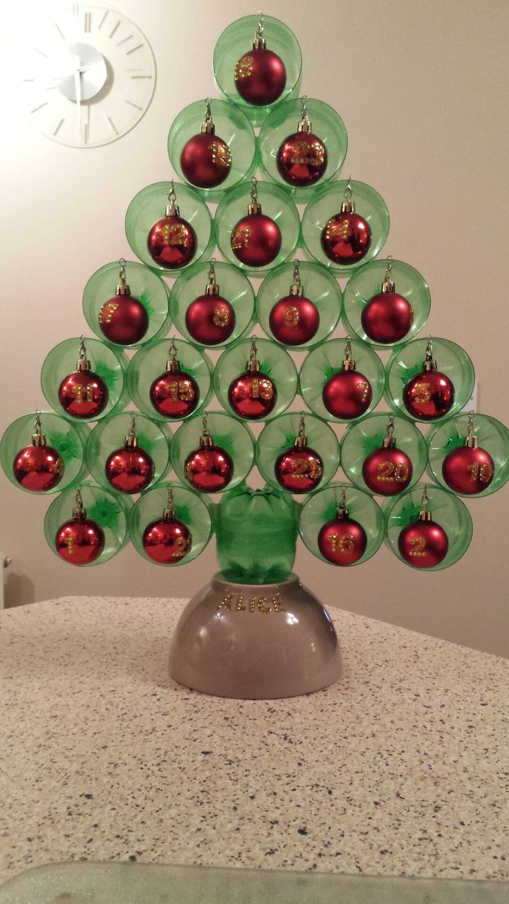 Новогодняя елка из пластиковых бутылок