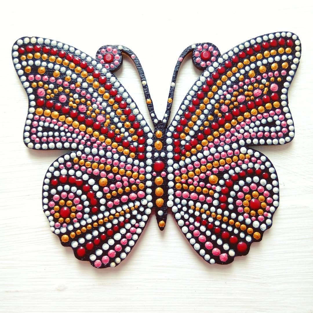 Точечная роспись тарелки с бабочками. летняя бабочка в точечной росписи