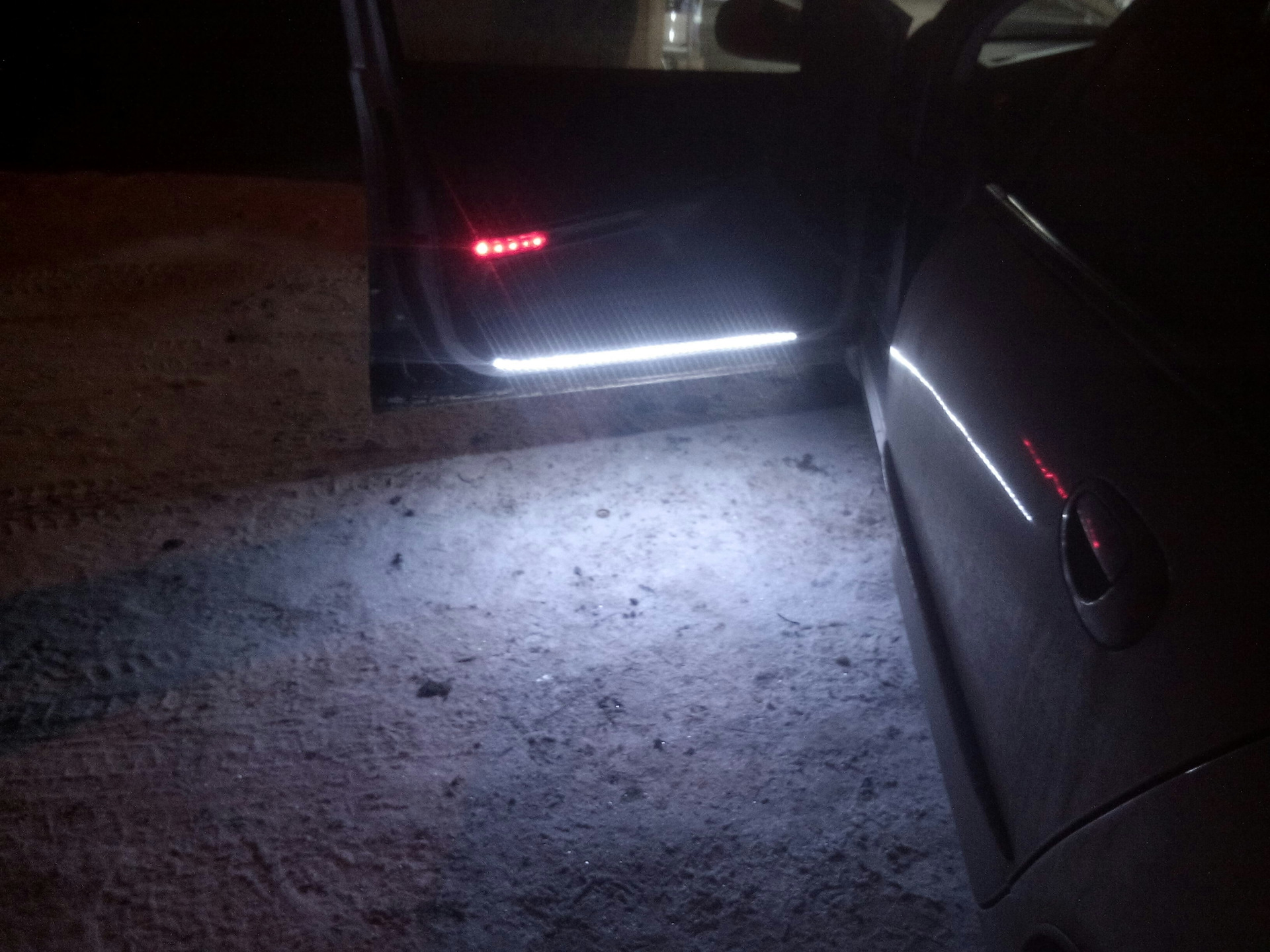 Тюнинговая подсветка салона при открытии дверей автомобиля