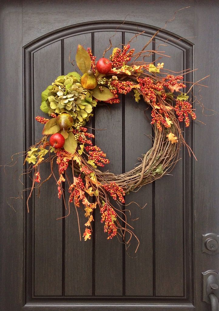 Венок листьев из цветной бумаги. осенний венок на двери: идеи декорирования. венок из рябины