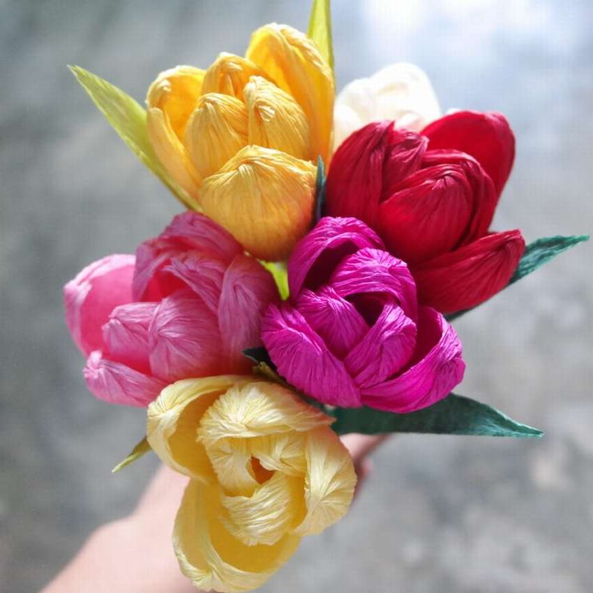 Весенние тюльпаны - букет из конфет