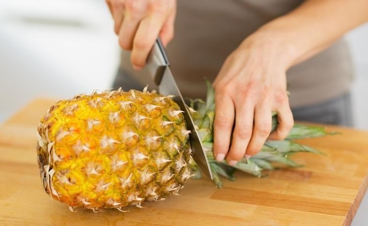 Как почистить ананас в домашних условиях
