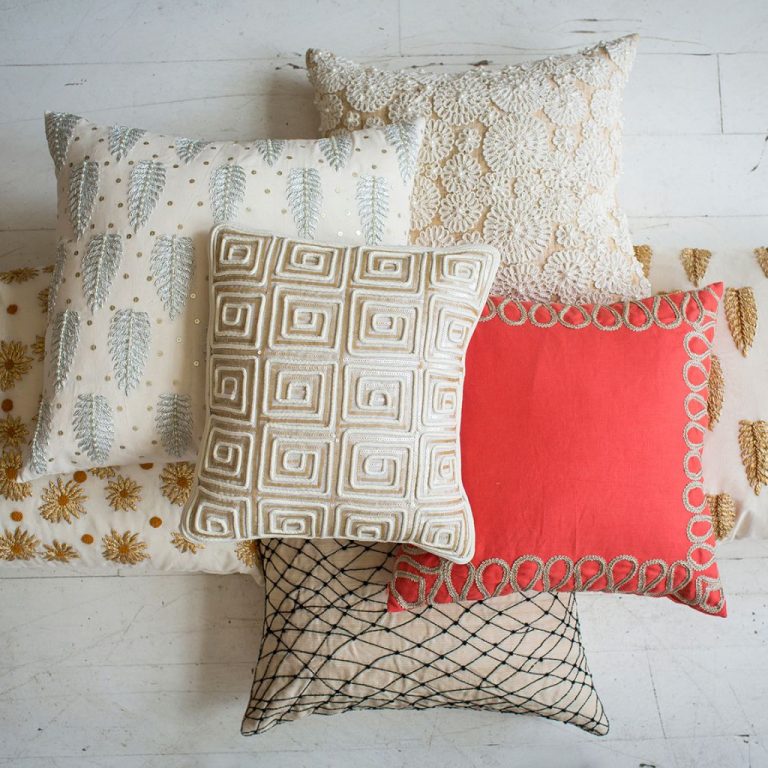 Декоративные подушки своими руками - 120 фото, схемы, выкройки и особенности пошива