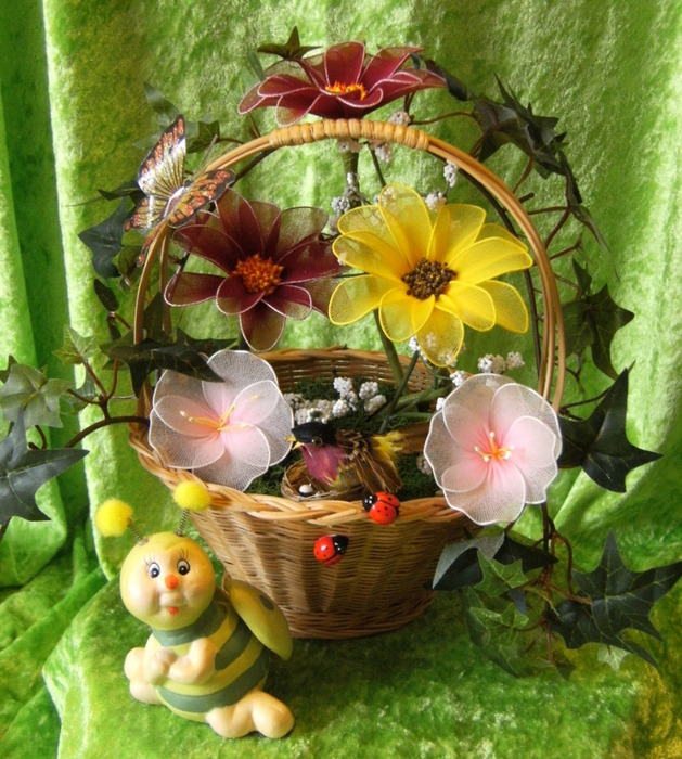 Поделки из капроновых колготок своими руками, мастер-класс: кукла, цветы, вазы и абажуры