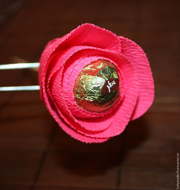 Букет чайных роз с конфетами