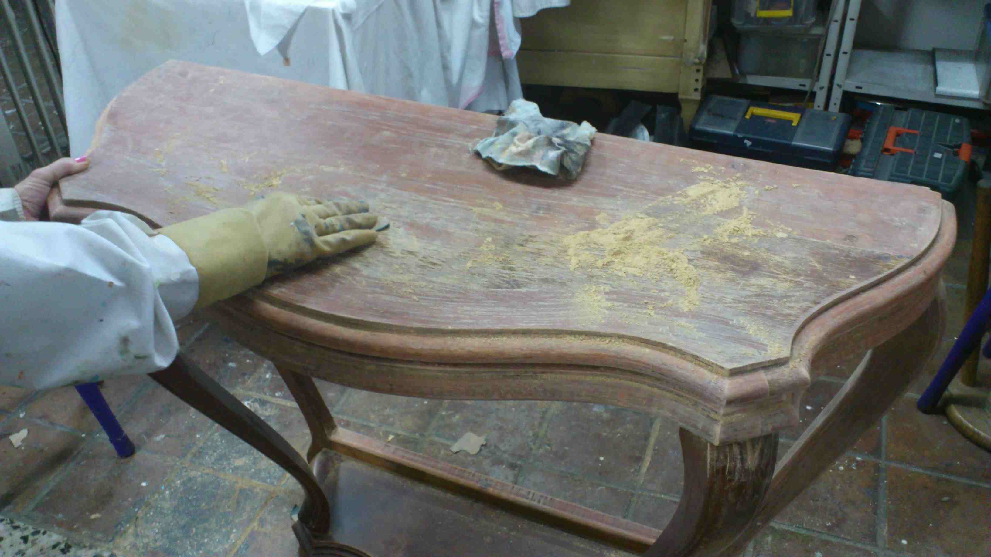 Как отреставрировать старый стол своими руками: выбираем лучший способ