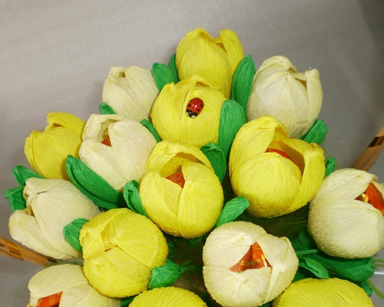 Букет тюльпанов из конфет: мастер класс с фото-подборкой