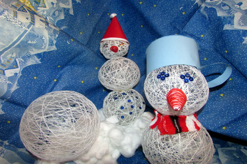 Как сделать снеговика из ниток: два легких способа создать новогоднее настроение