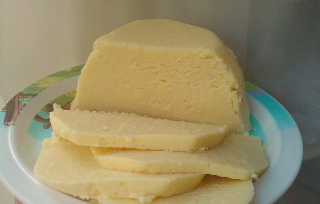 2 рецепта легкого сыра из творога — просто, вкусно и очень полезно