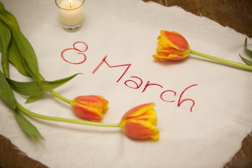 Оригинальные поздравления с 8 марта женщинам в стихах