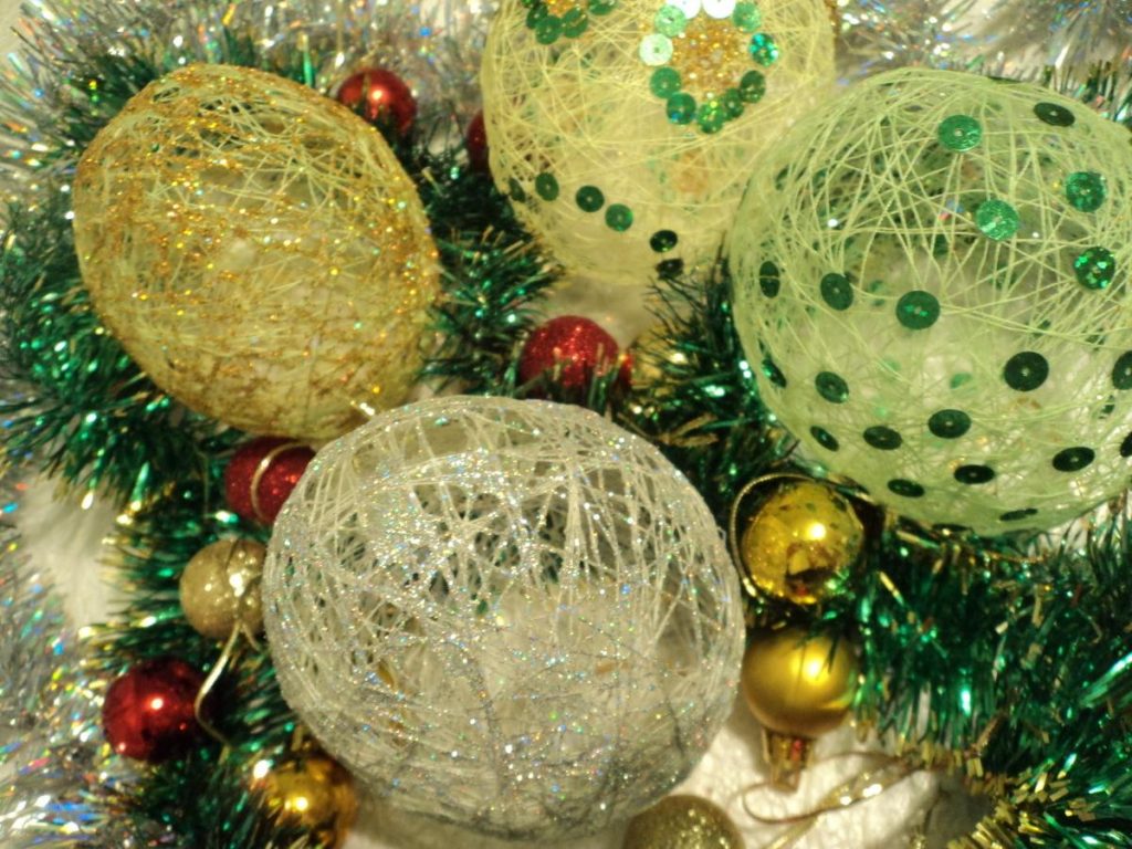 Игрушки на новогоднюю елку из подручных материалов своими руками