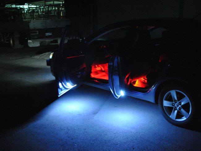 Как сделать подсветку при открытии дверей автомобиля