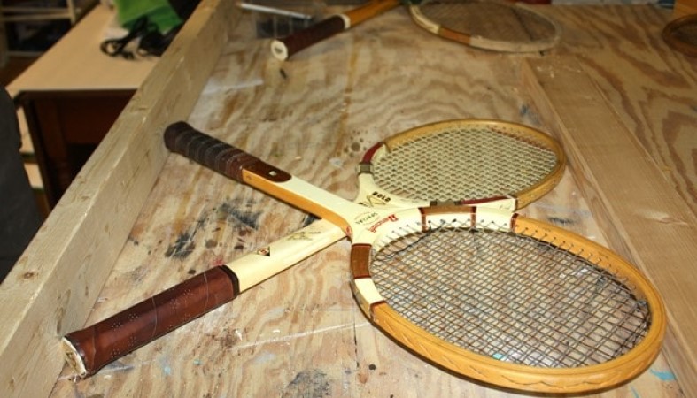 Оригинальное панно из теннисной ракетки