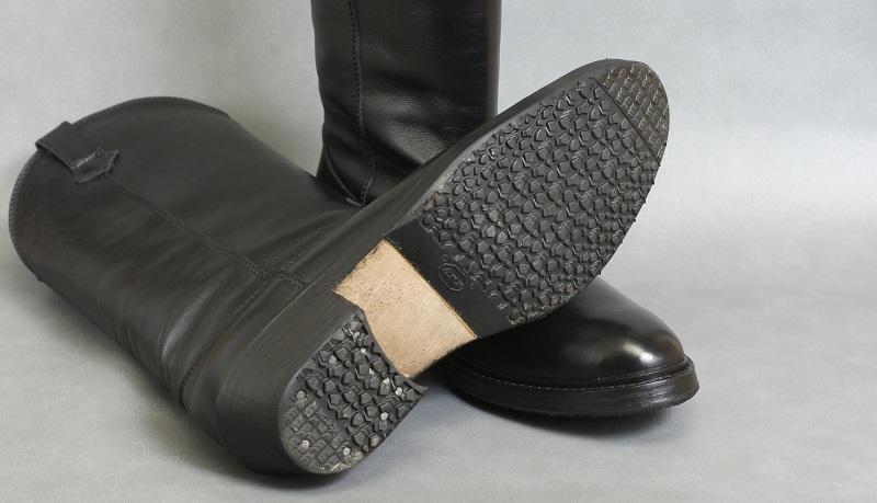 Лучшие материалы и приспособления для нескользкой подошвы зимней обуви
