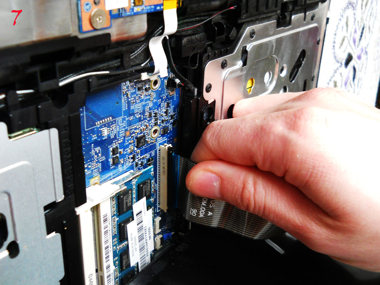 Как почистить ноутбук от пыли: чистка вентилятора (кулера) и компоненотов