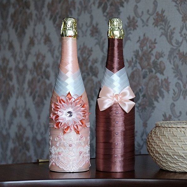 Идеи по украшению свадебных бутылок и популярные варианты декора
