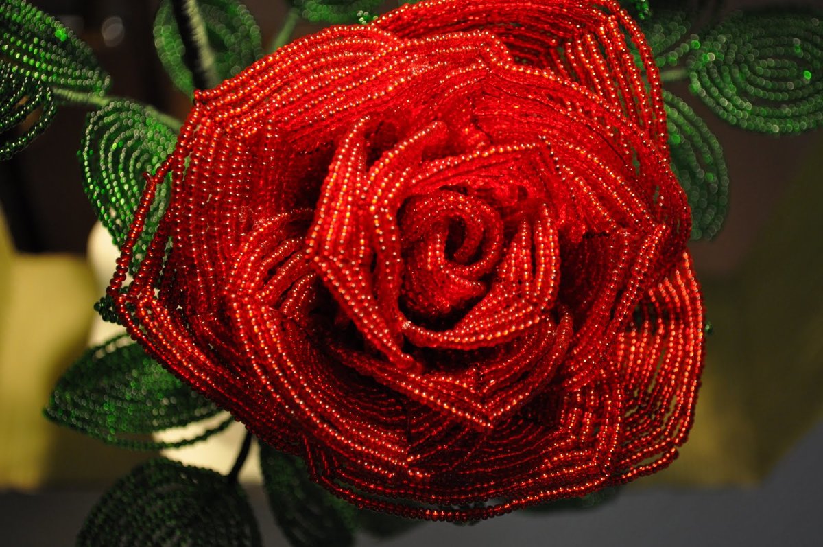 Объемная роза из бисера